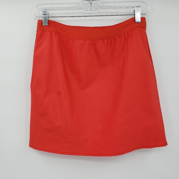 CLUB Monaco Lightweight Red Mini Skirt - Picture 2 of 6